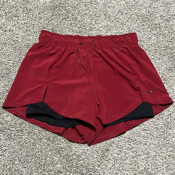Nike Pants - NIKE | NWT Women’s Shorts. Size Medium.